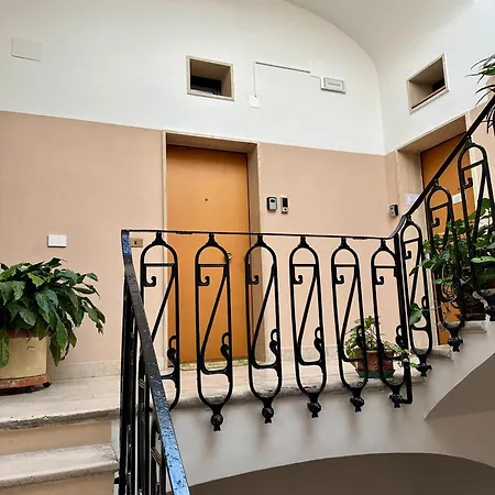 Elegant Few Steps From Bari's Heart *