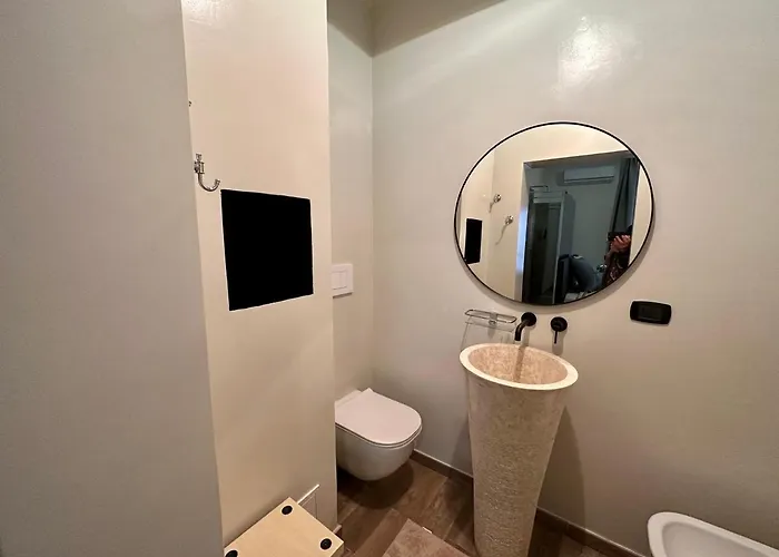 Апартаменты Elegant Few Steps From Bari's Heart Бари