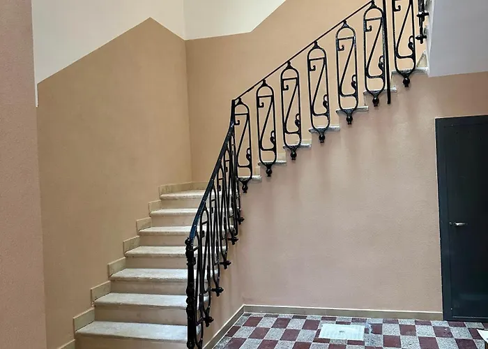 Elegant Few Steps From Bari's Heart